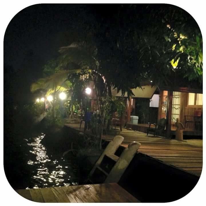 Baan Mai Chai Khlong * Amphawa