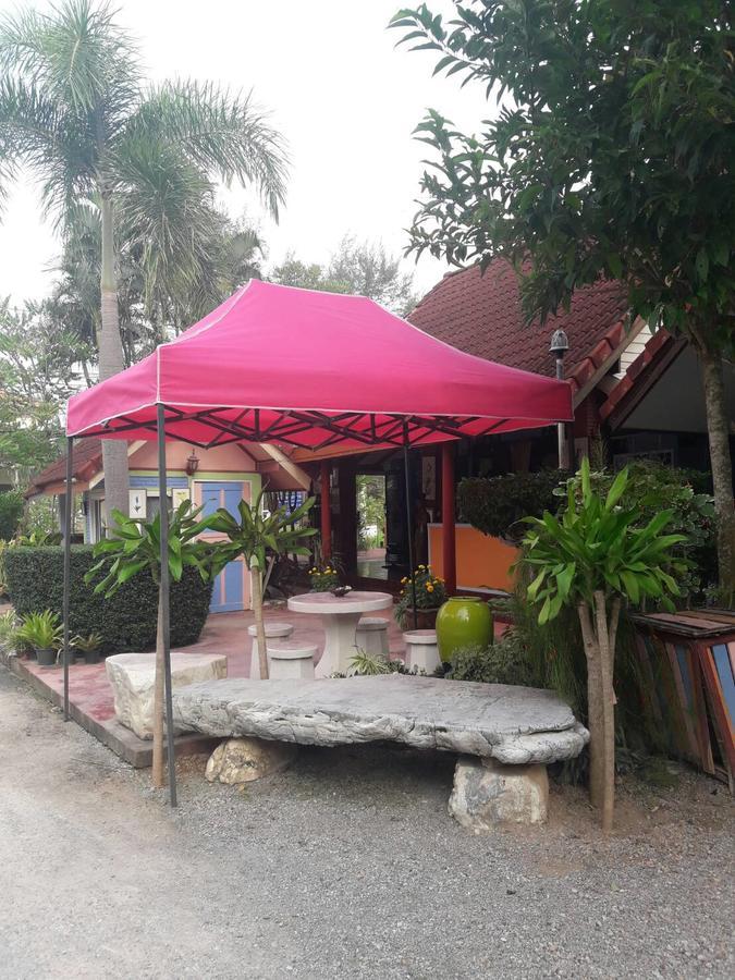 Haad Somboon House Resort *
