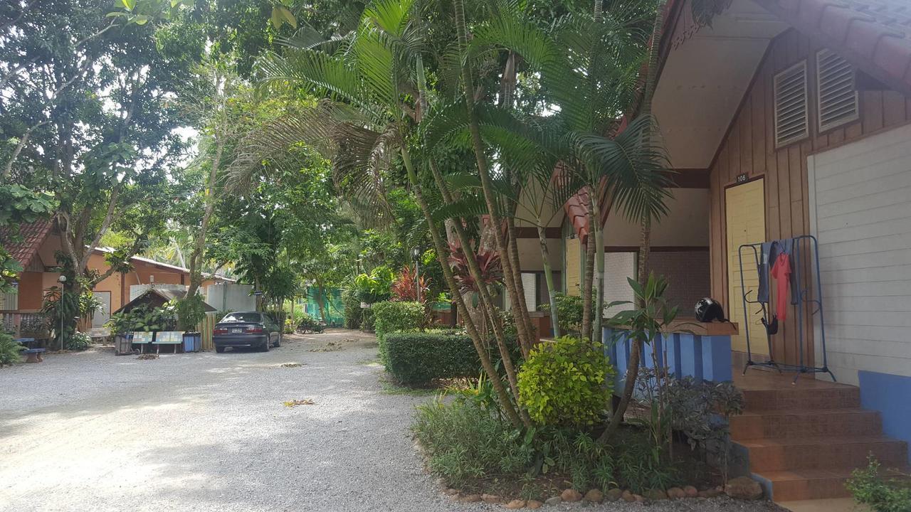 Haad Somboon House Resort *