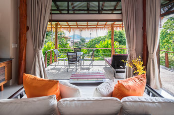 Jindarin Resort Coconut Island