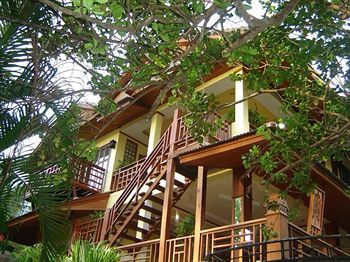 Hut Sun Hotel 3*