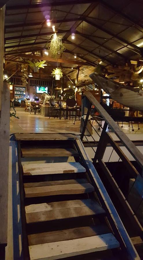 Country View Hotel