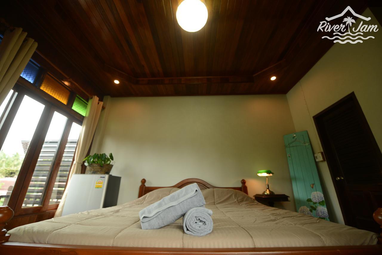 Resort River Jam Amphawa 3*