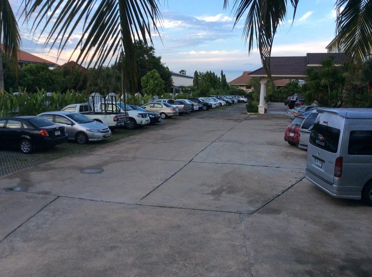 Monrawee Pavilion Hotel *