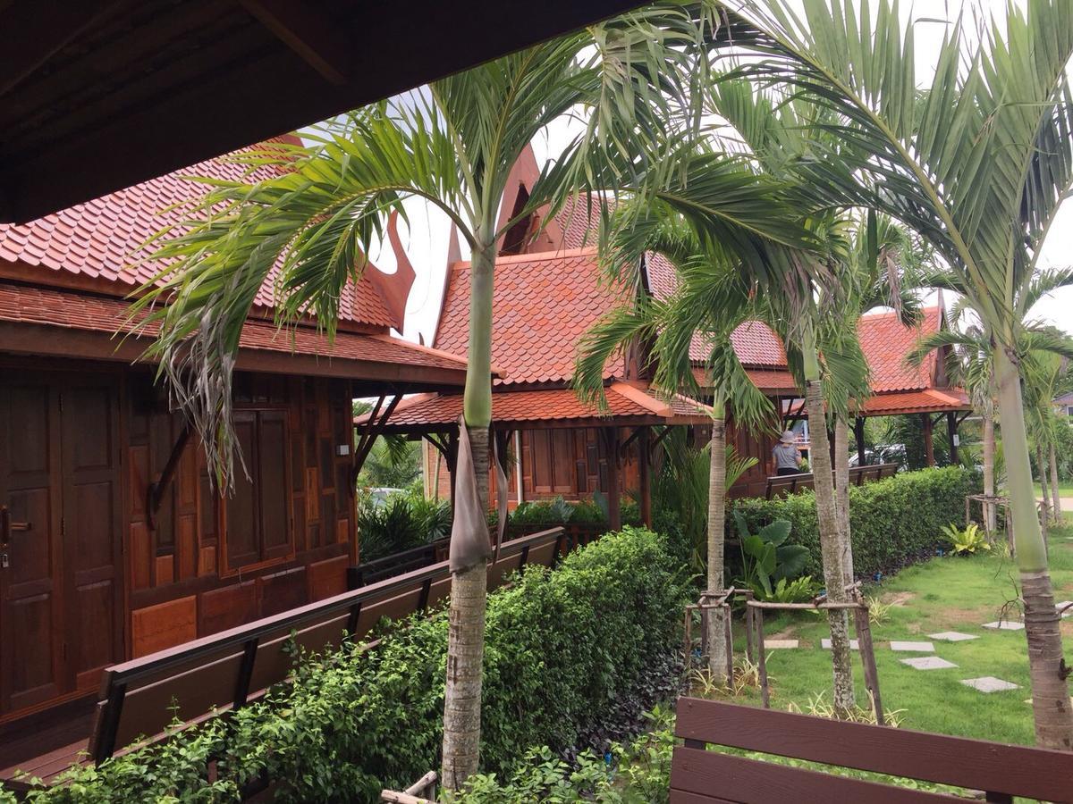 Resort Lamphurai Riverside And Spa 3*