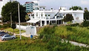 Luxury 5 Star 8 Bedrooms Hotel