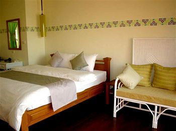 Hotel Sunshine Pool Pran Buri