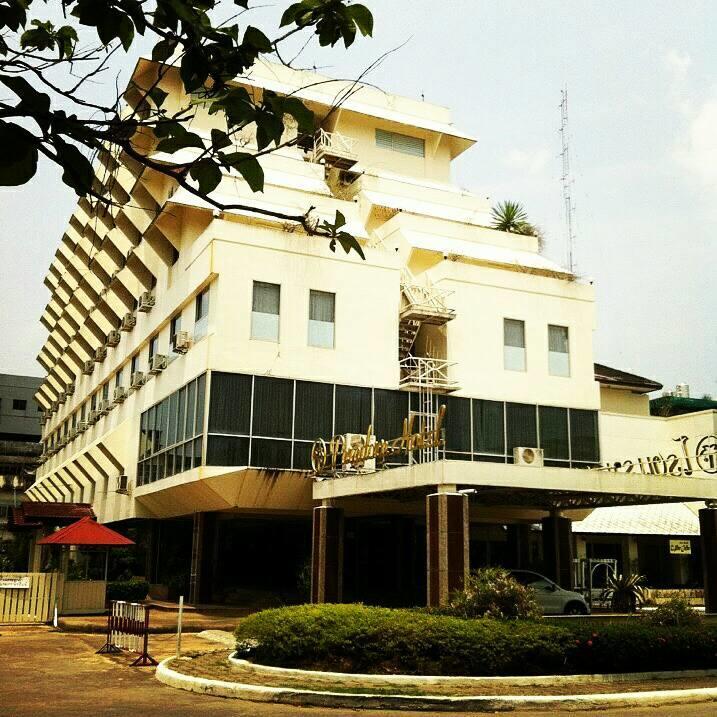 Paradorn Hotel