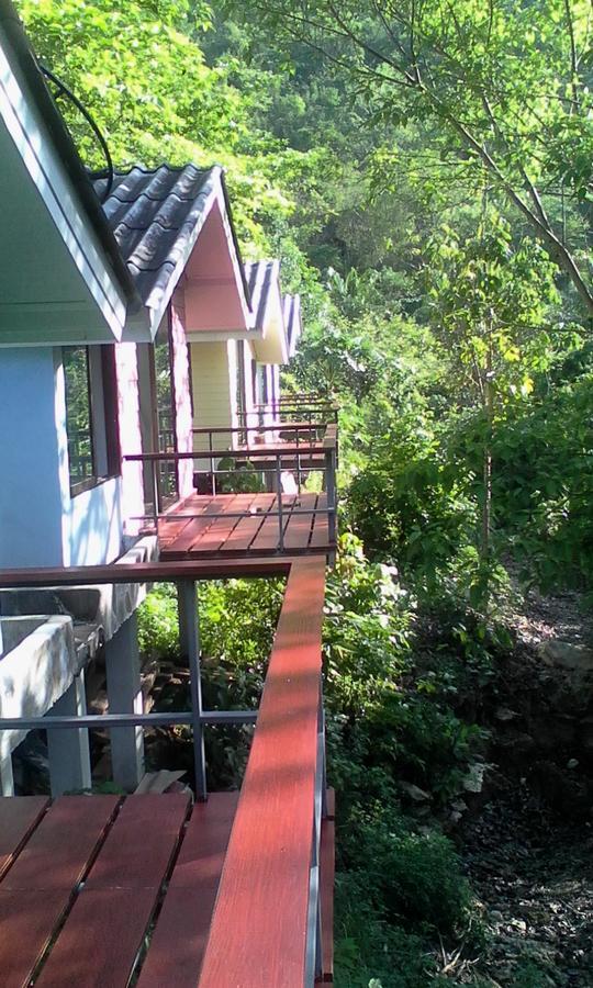 Resort Baanrai Saiyoknoi *