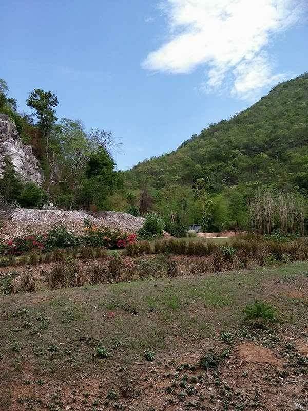 Resort Baanrai Saiyoknoi *