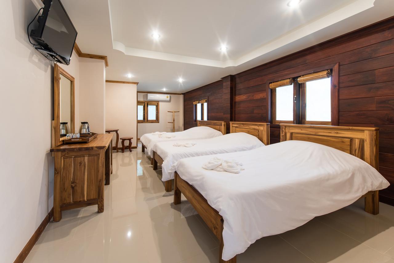 River Hostel *