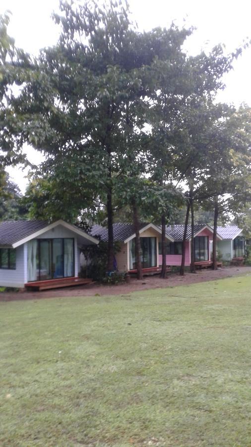 Resort Baanrai Saiyoknoi