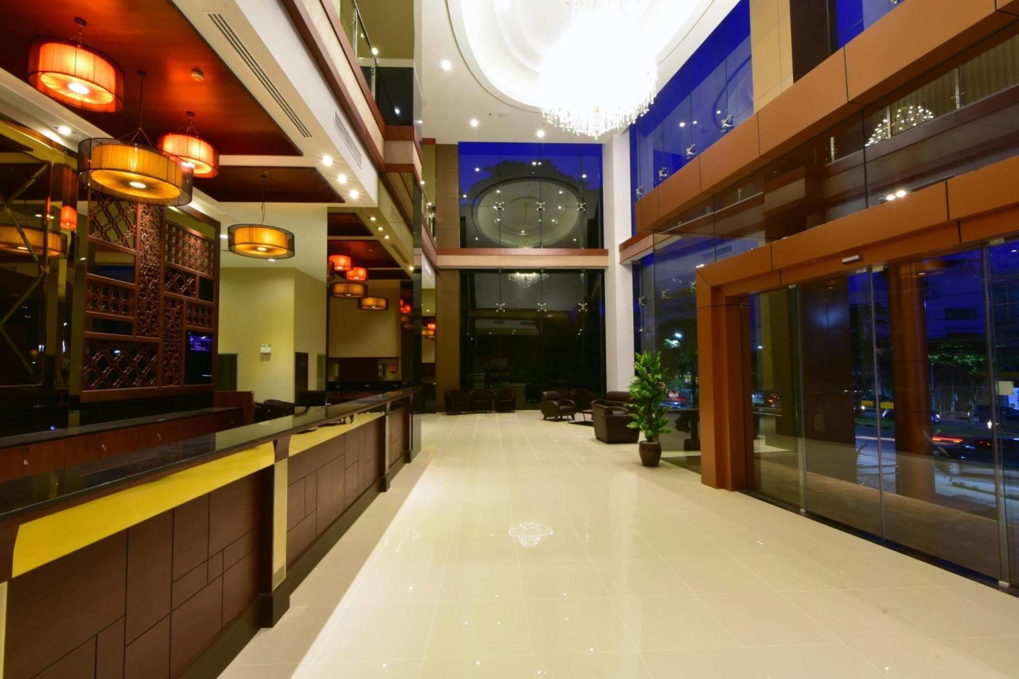 Siam Oriental Hotel 3*