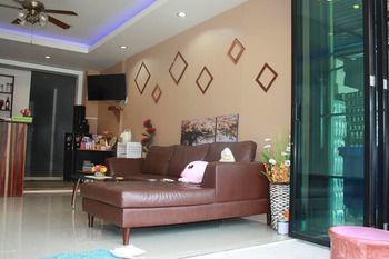 Noppharat & Backpacker Hostel