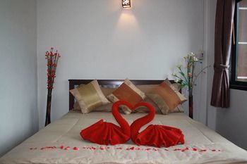 Noppharat & Backpacker Hostel Ao Nang