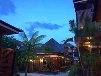 Khum Sai Ngam & Hotel 2*