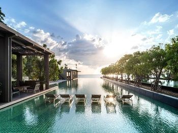 Reflection Jomtien Beach Condo By Dome Hotel