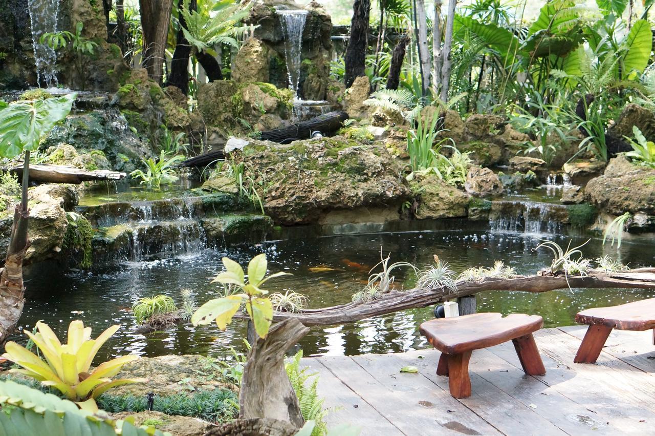 Country View Hotel