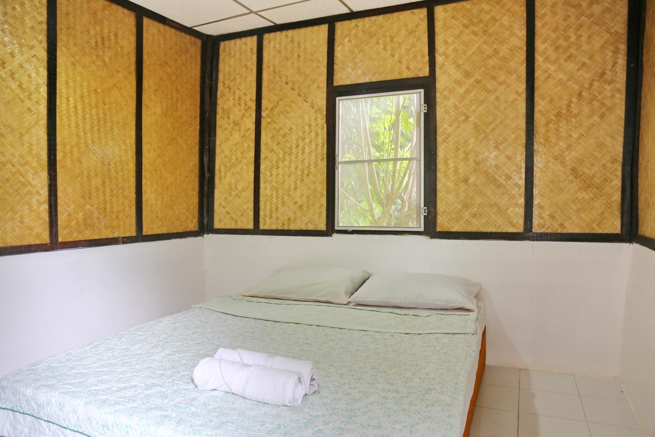 Tp Hut Resort *
