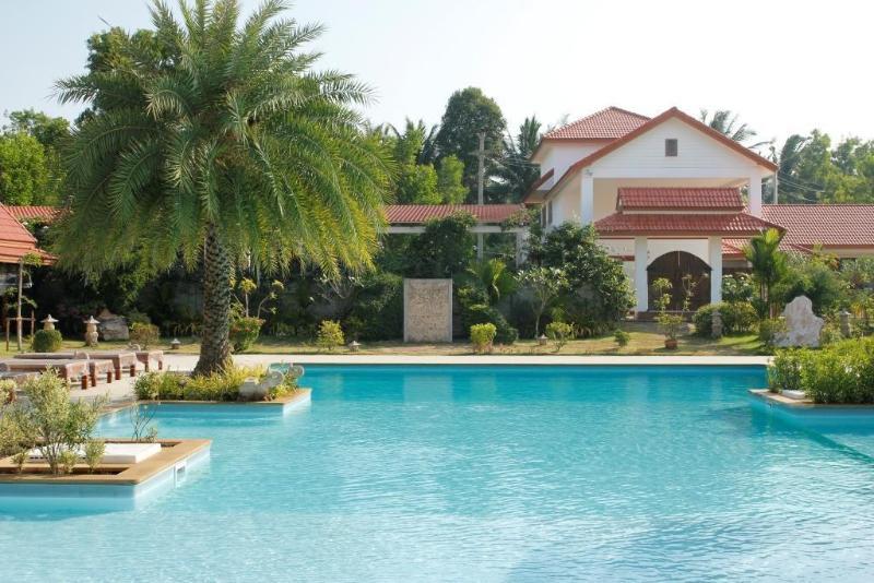 Armonia Village And 3* Chumphon