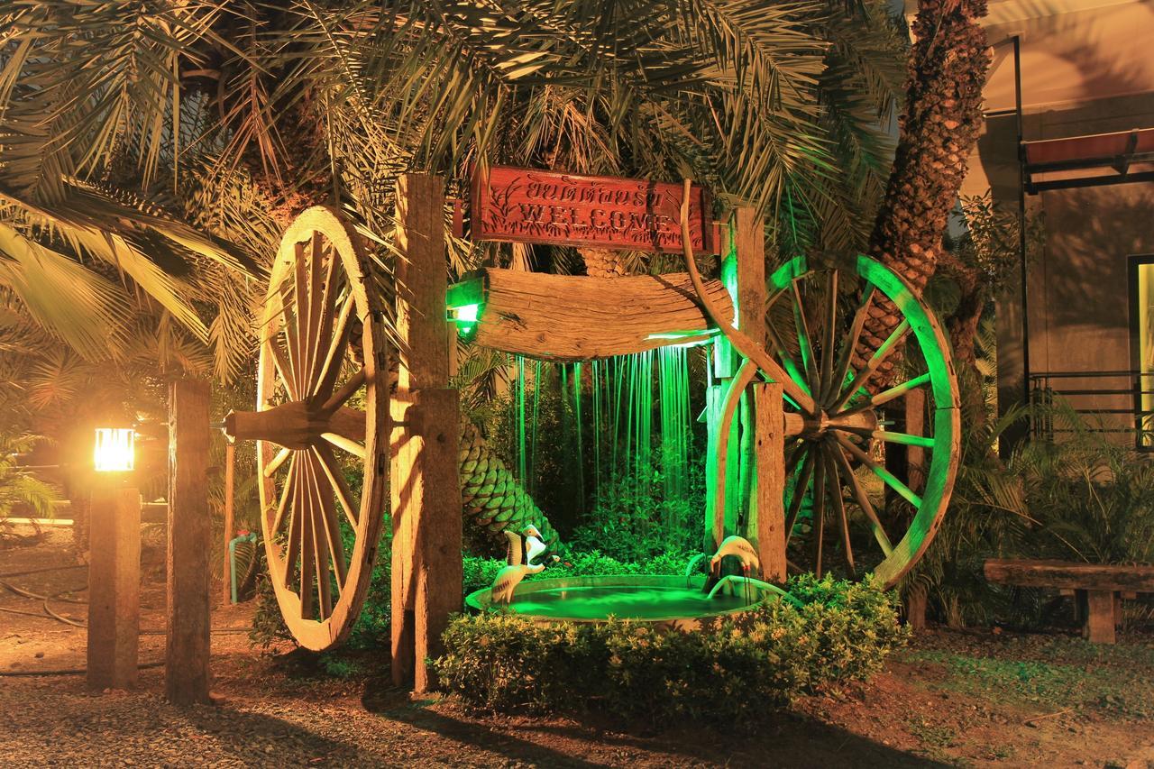 Resort Palm *