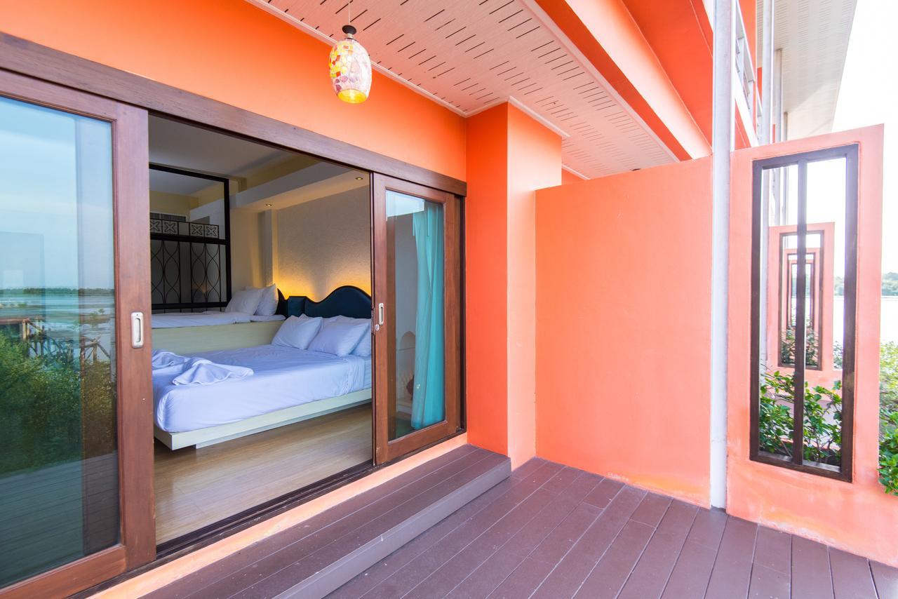 Hotel Baan Talay Cream 3*