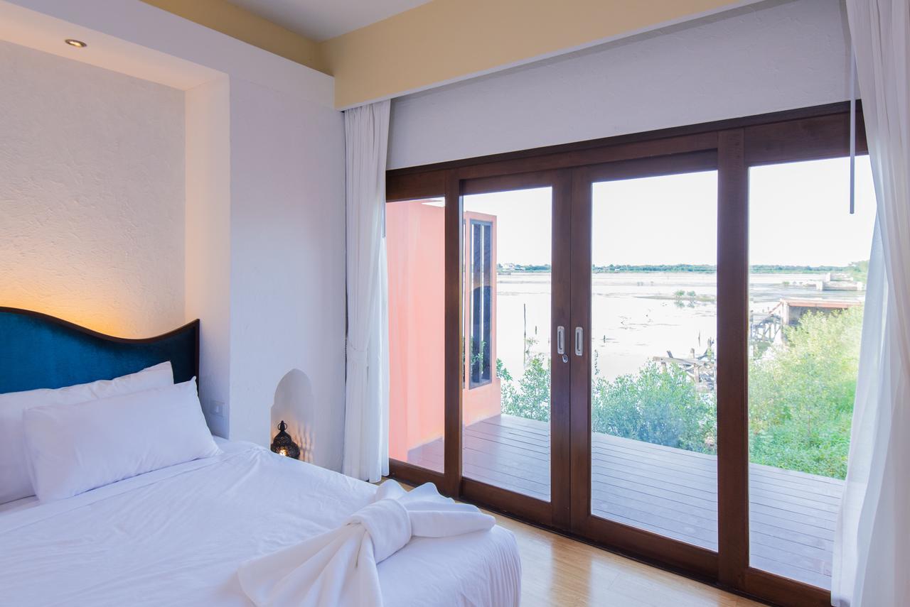 Hotel Baan Talay Cream 3*