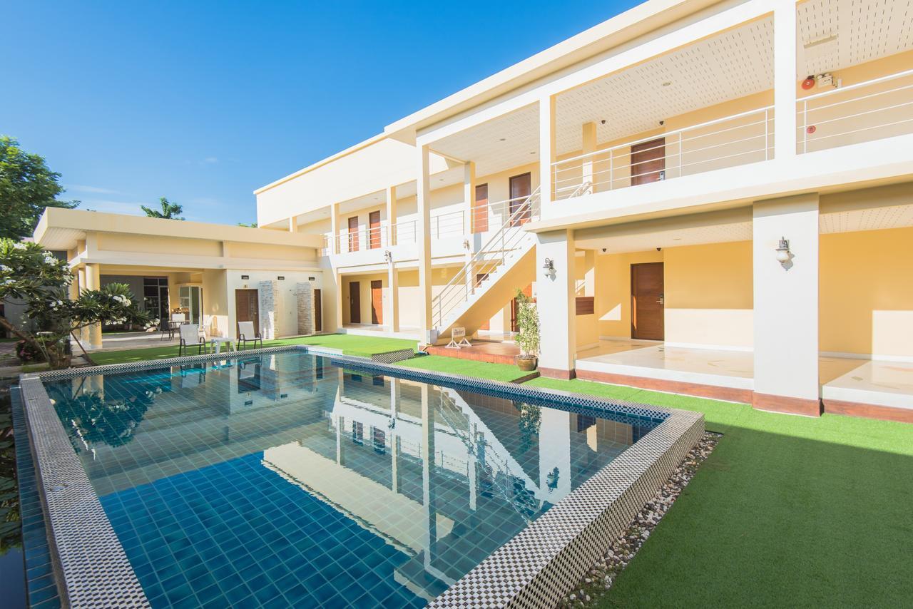 Hotel Baan Talay Cream 3*