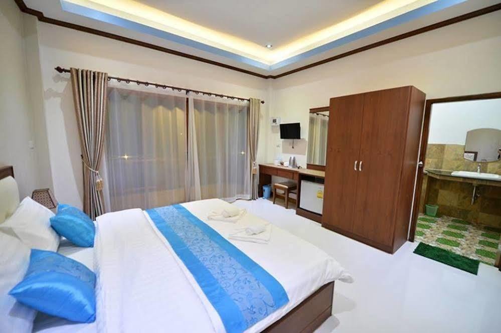 Dusit Phuphaya 4* Ao Luek