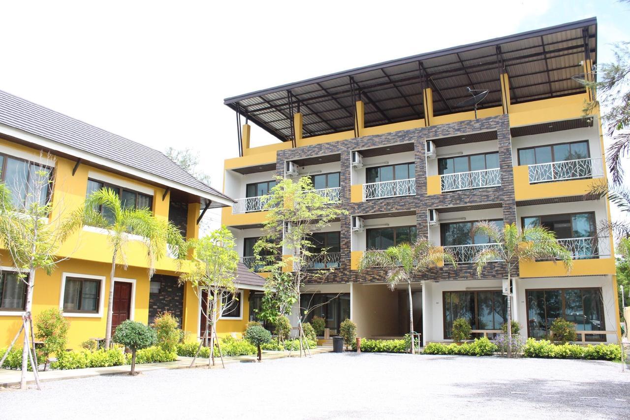 Yellow House Rayong 3* Ban Phe