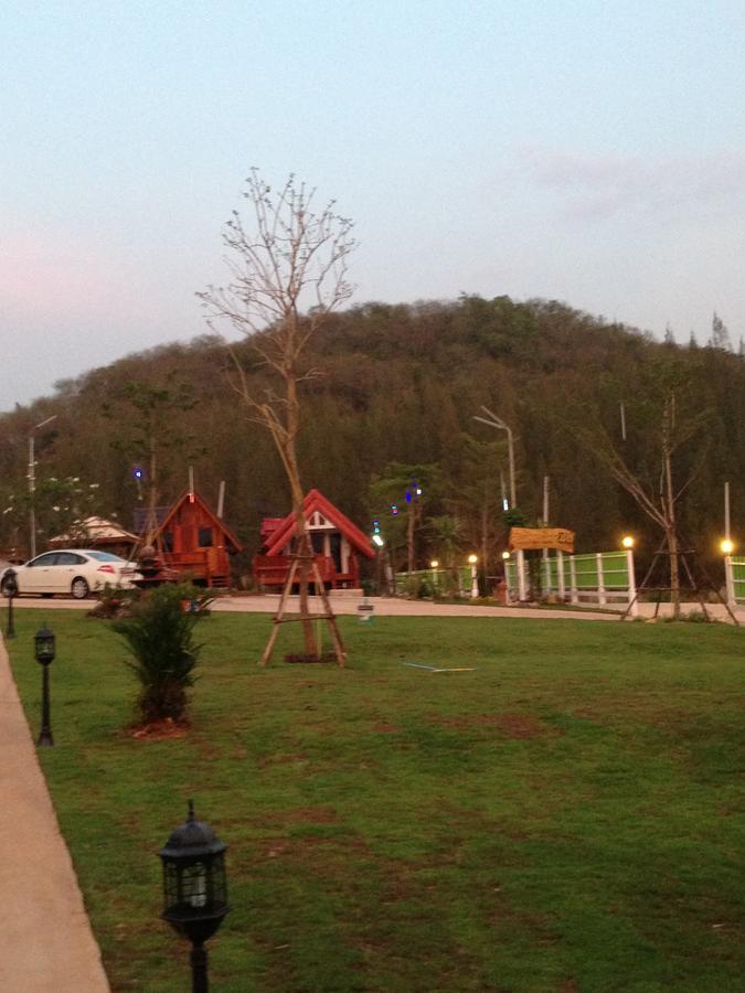 Resort บ้านเรือนไท Ban Ruenthai Muaklek 2*