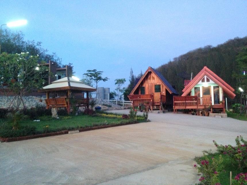 บ้านเรือนไท Ban Ruenthai Muaklek 2* Muak Lek