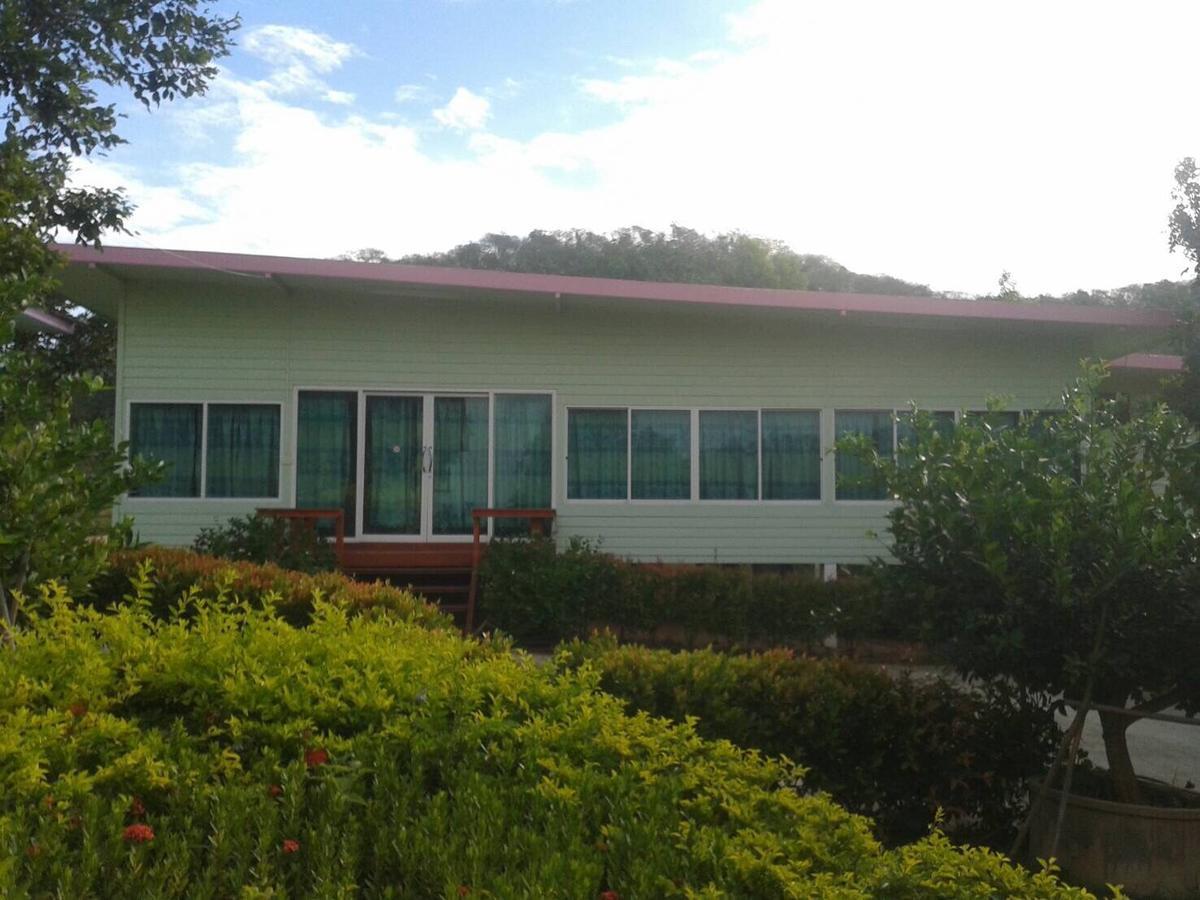 Resort บ้านเรือนไท Ban Ruenthai Muaklek 2*