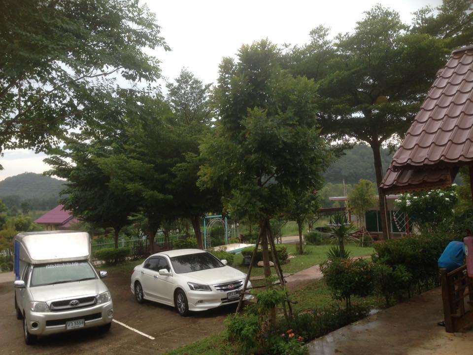 Resort บ้านเรือนไท Ban Ruenthai Muaklek 2*