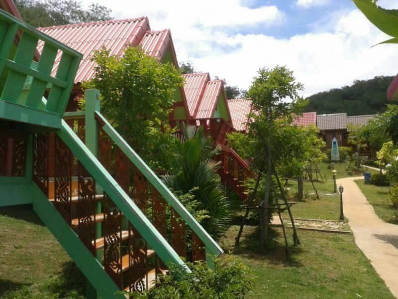 Resort บ้านเรือนไท Ban Ruenthai Muaklek 2*