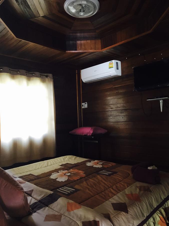 Resort บ้านเรือนไท Ban Ruenthai Muaklek 2*