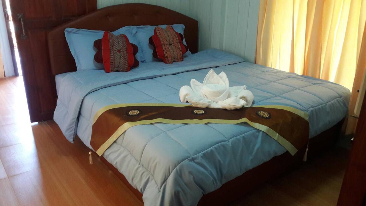 Resort บ้านเรือนไท Ban Ruenthai Muaklek 2*