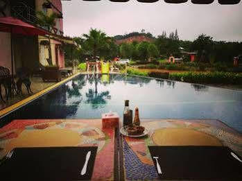 Hotel De La Vie 3*