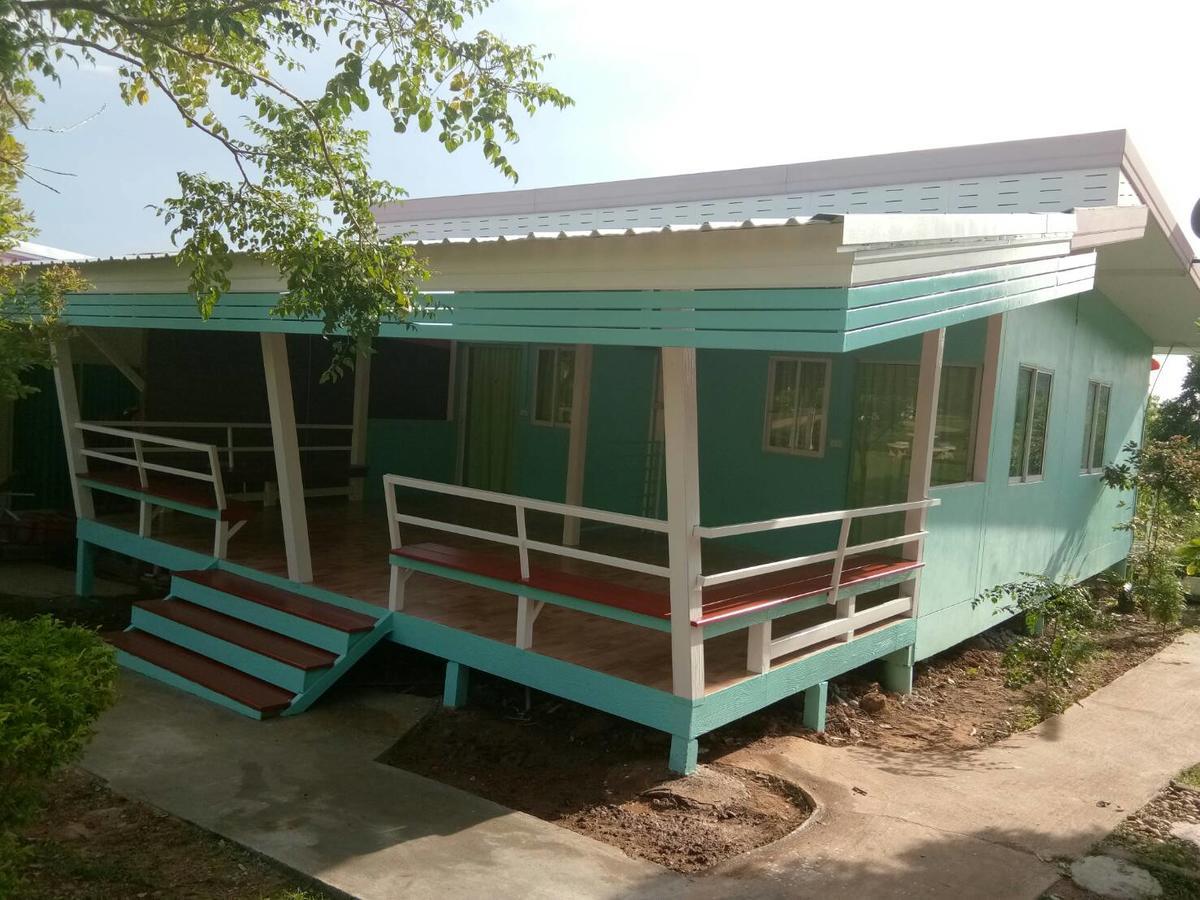 Resort บ้านเรือนไท Ban Ruenthai Muaklek 2*