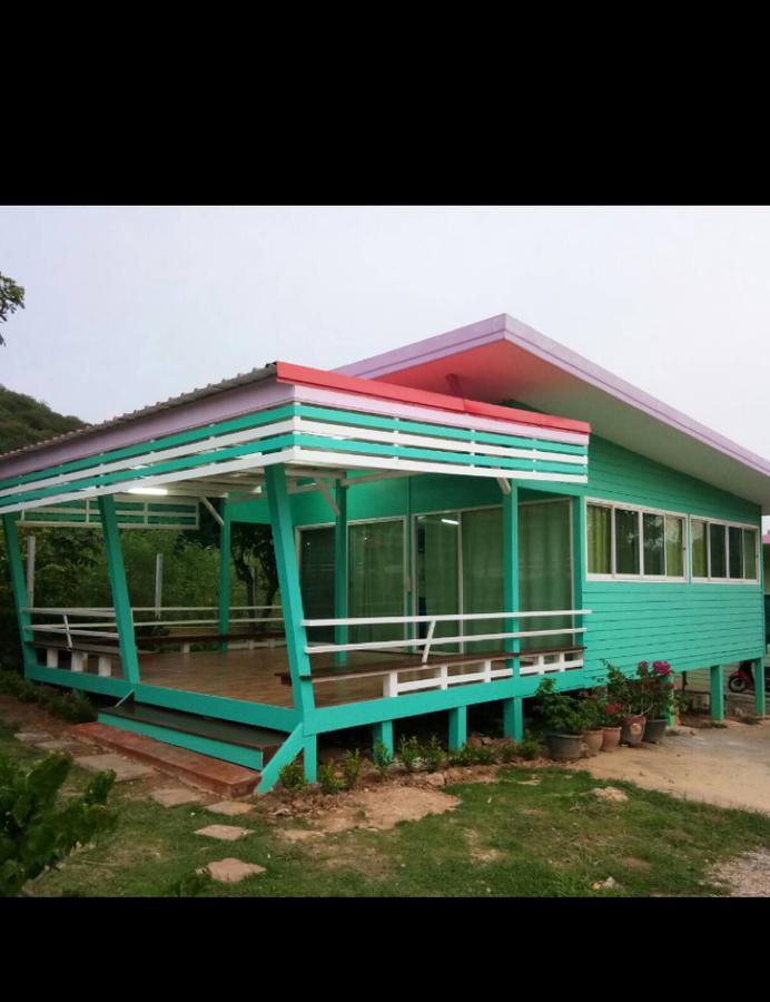 Resort บ้านเรือนไท Ban Ruenthai Muaklek 2*