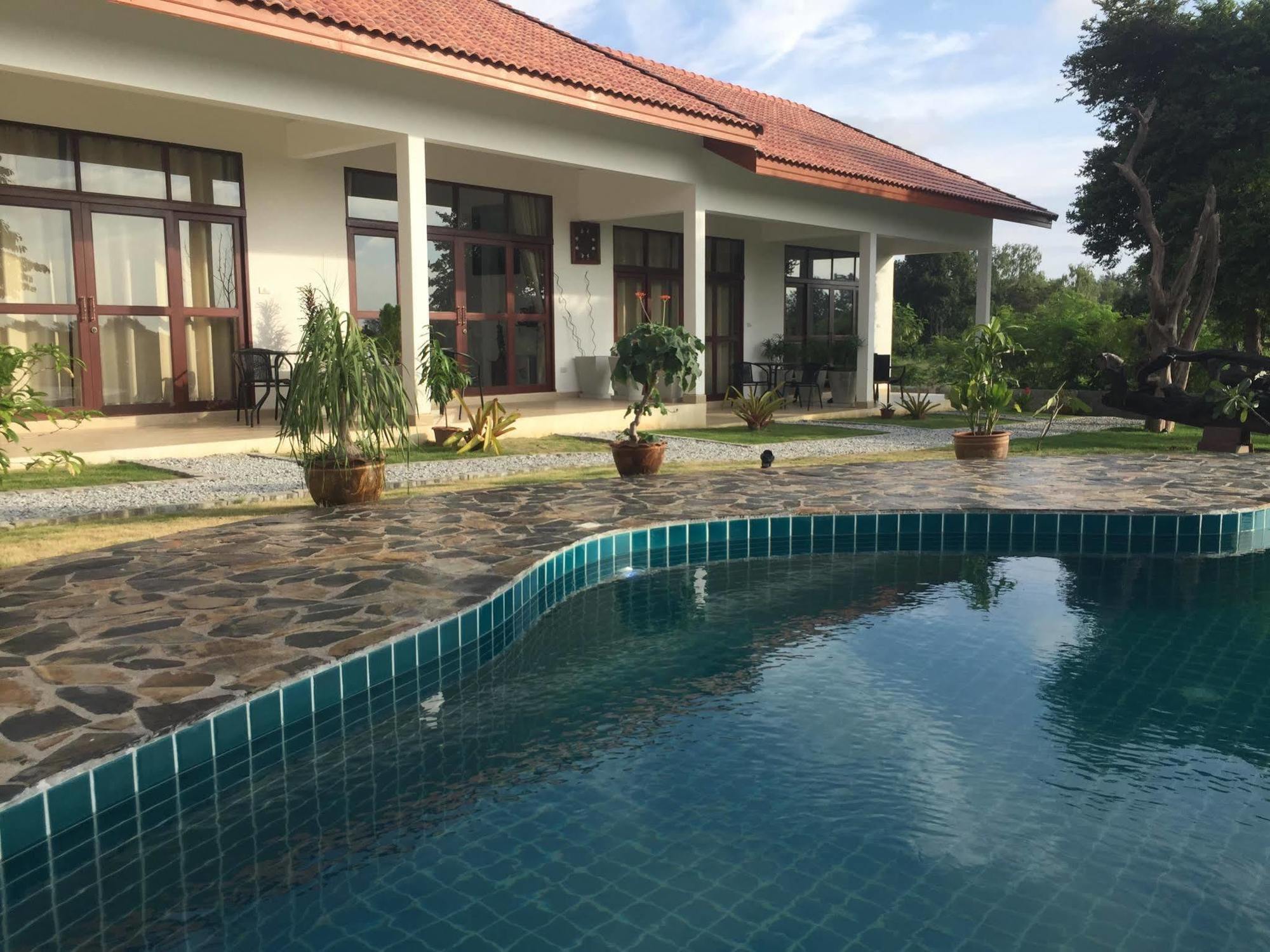 Resort Tree Roots Retreat 3*