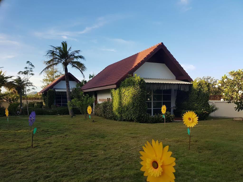 The Hillside 3* Pran Buri