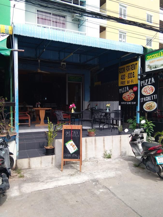 Crocodile Bar Guest house *