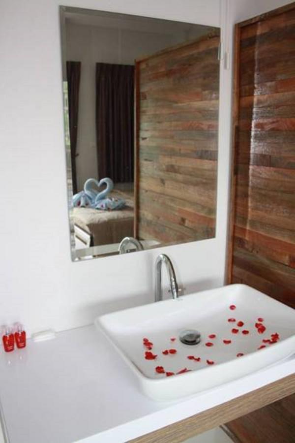 Noppharat & Backpacker Hostel *