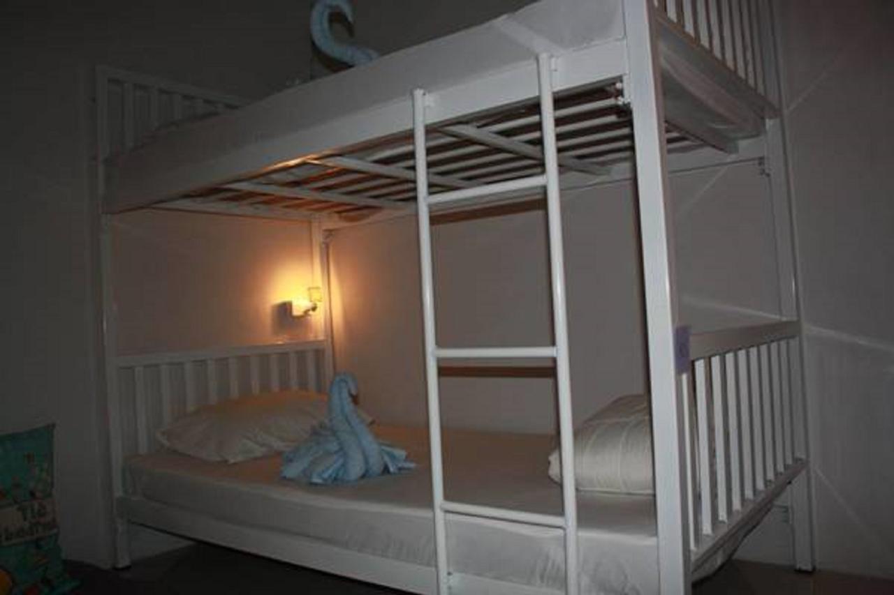 Noppharat & Backpacker Hostel *