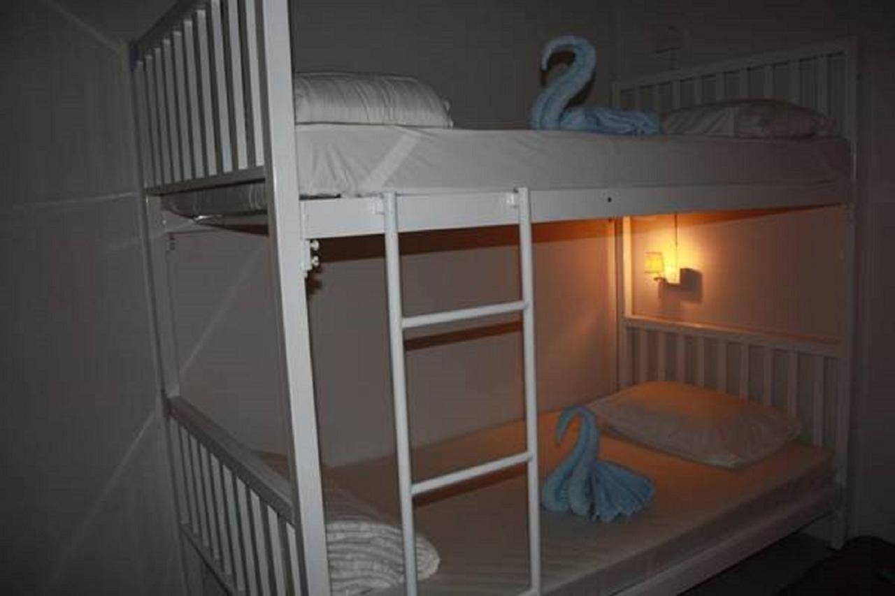 Noppharat & Backpacker Hostel *