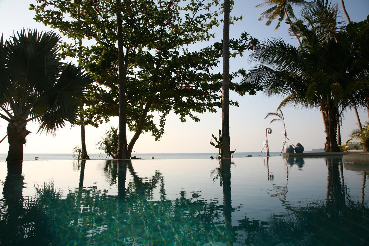 Villa Malee Beach Villas *