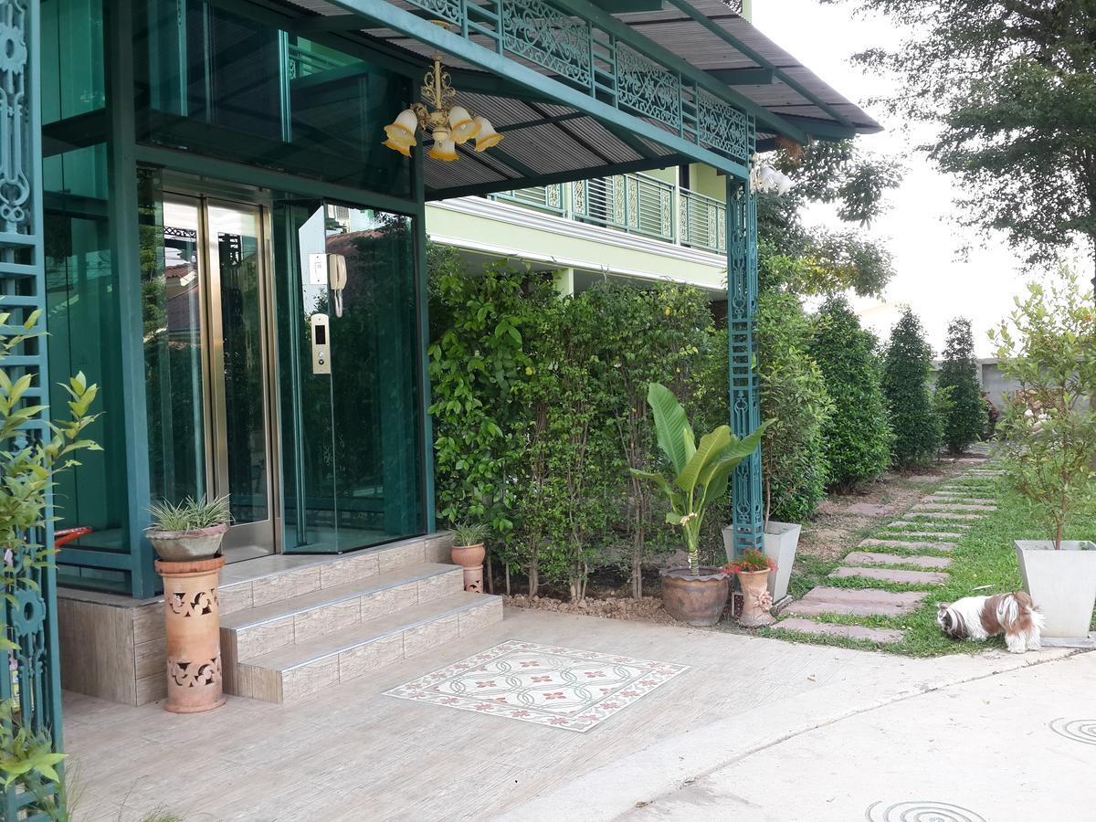 Garden Corner & 3*