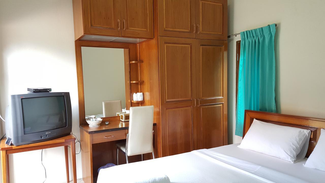 Phuaob Nam Sai Country Nakhon Nayok