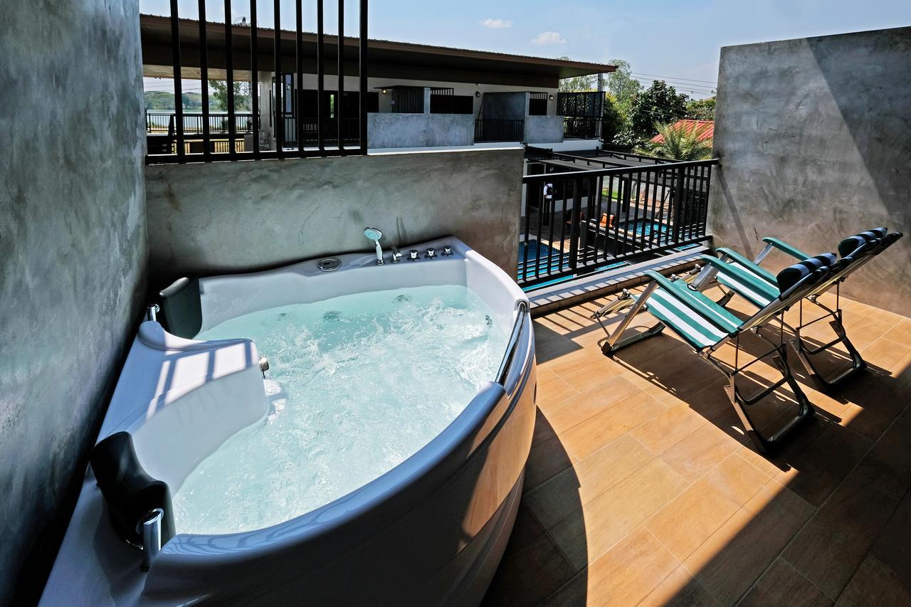 Hotel The 3*